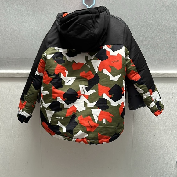 Boys Hurley coat in great condition used about 4 to 5 times  size xs 5/6 - Picture 2 of 3